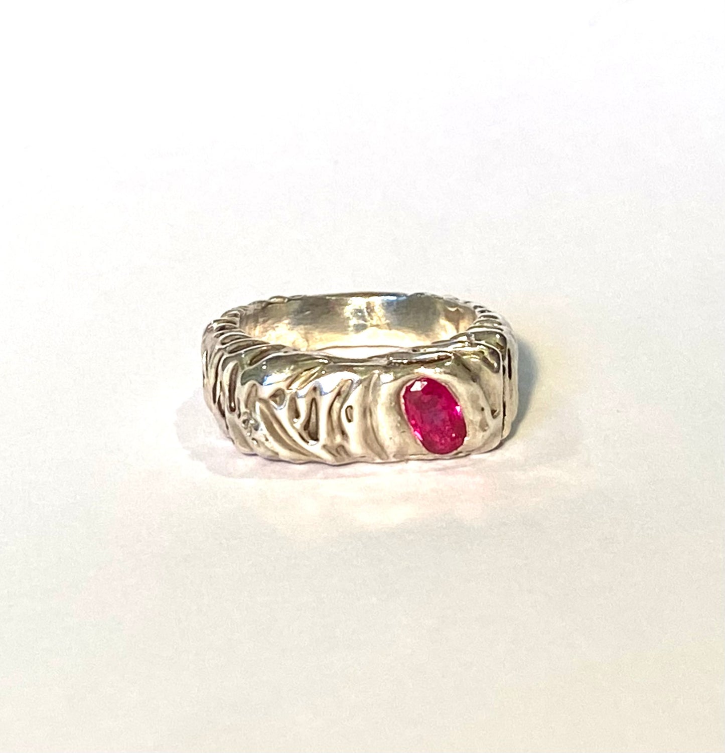 Titania´s Ripple Ruby Ring